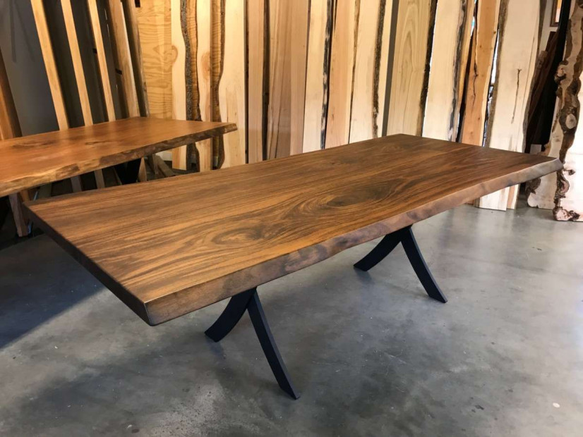 zwarte_walnoot-tafel-notentafel-Amerikaansnoten-boomstamtafel-maatwerktafel-stamtafel-slabtable-blackwalnut-3